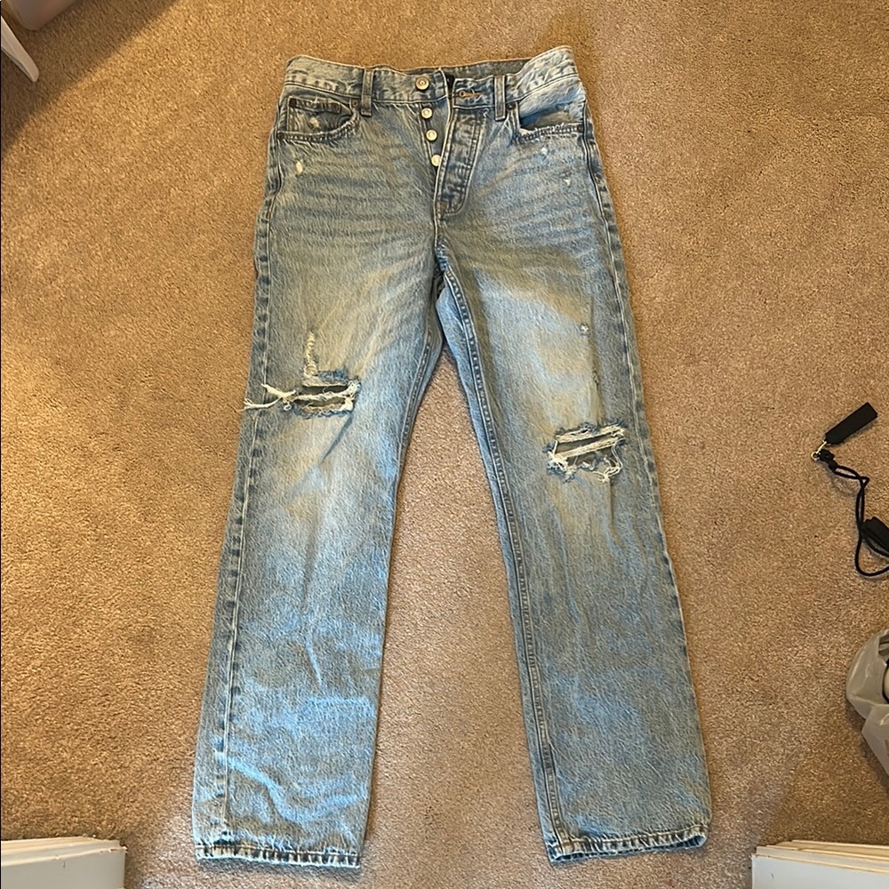 Women’s aero high rise baggy jeans. Size 4 regular.